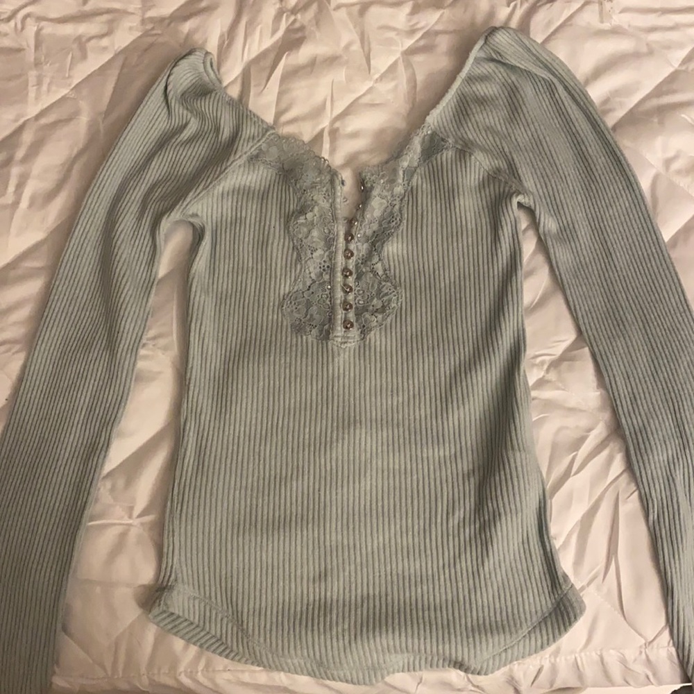Free people sky blue light weight ribbed cotton shirt with lace trim.
